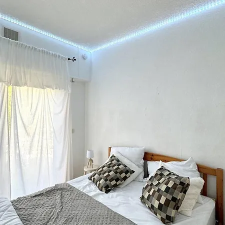 Agreable T2 Climatise Avec Parking, Terrasse Et Animaux Acceptes - Fr-1-529-290