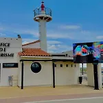 Agreable T2 Climatise Avec Parking, Terrasse Et Animaux Acceptes - Fr-1-529-290