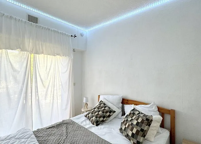 Agreable T2 Climatise Avec Parking, Terrasse Et Animaux Acceptes - Fr-1-529-290