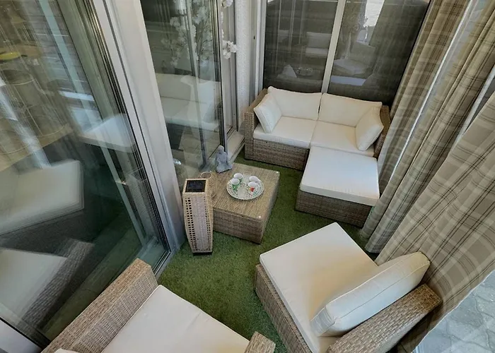Agreable T2 Climatise Avec Parking, Terrasse Et Animaux Acceptes - Fr-1-529-290 Apartment